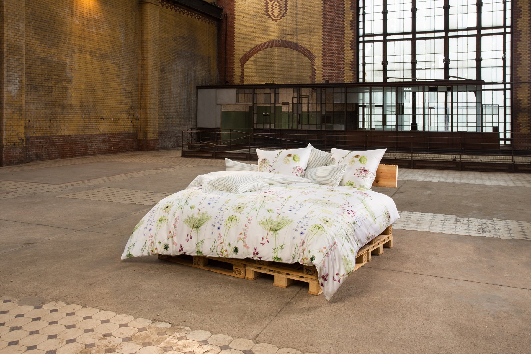 estella-meadow-bettw-sche-mako-satin-140x200-cm-70x90-cm-gr-n-seidig-gl-nzend-10 image 3