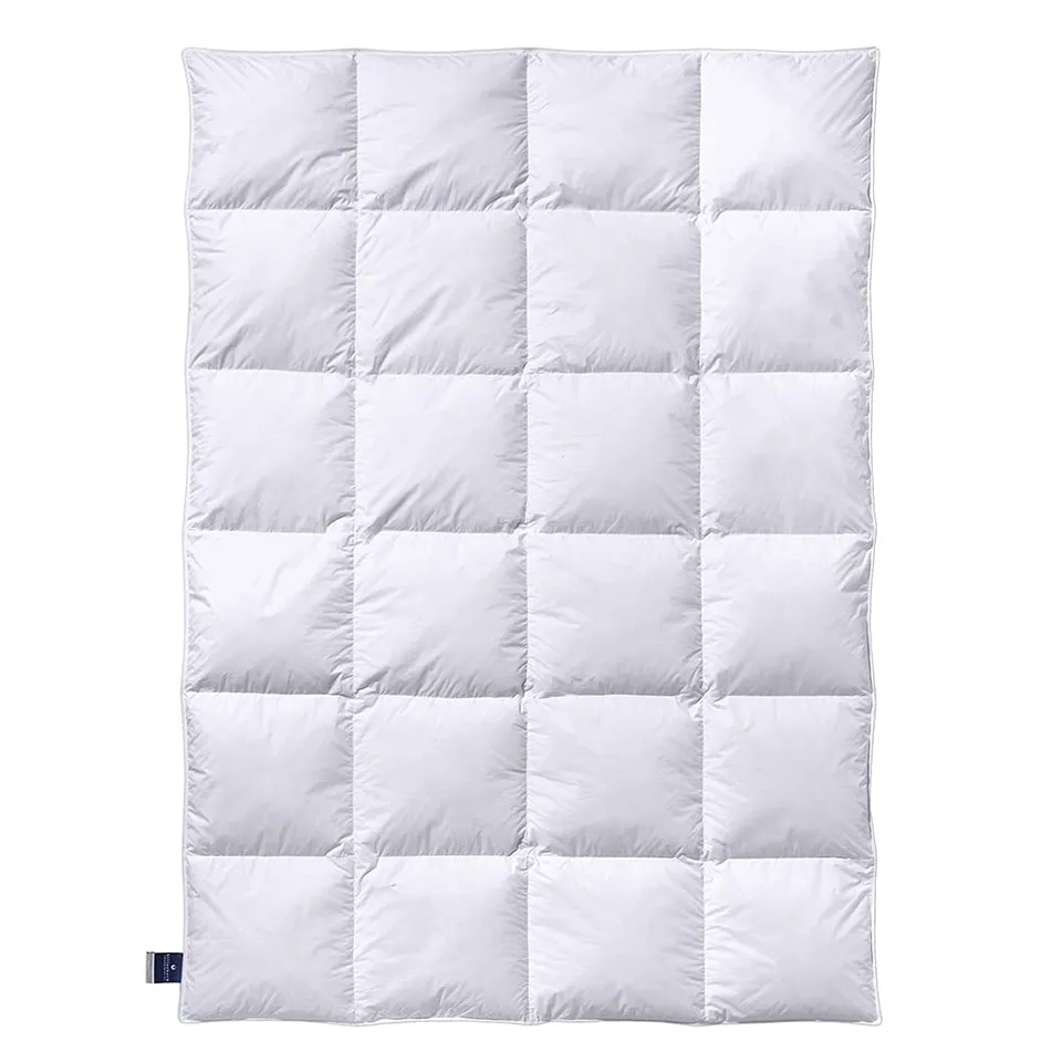 billerbeck-almira-winterdecke-140-x-220-cm-warm-90-g-nsedaunen image 1