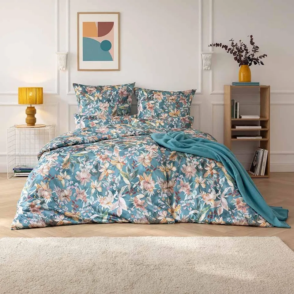 estella-estera-mako-satin-bettw-sche-155x220-blautanne-bl-ten-lilien-7960-581 image 1