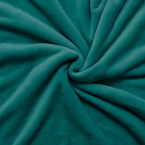 estella-polarflausch-kuscheldecke-cyan-150x200 image 8