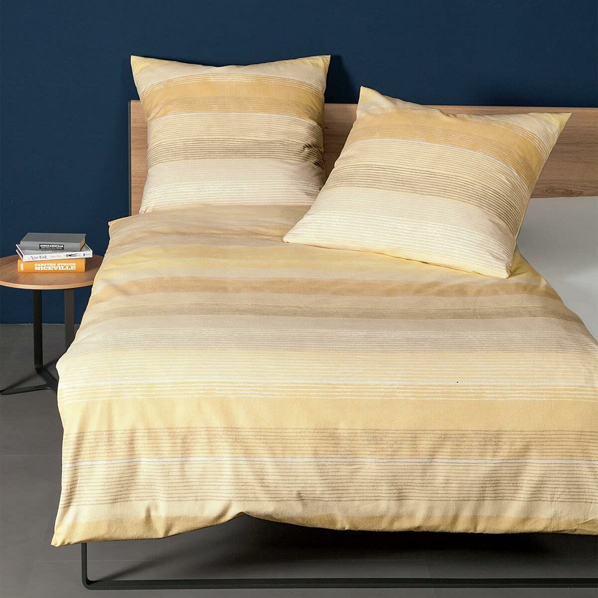 janine-davos-feinbiber-bettw-sche-200x200-cm-2x-80x80-cm-honiggold image 1