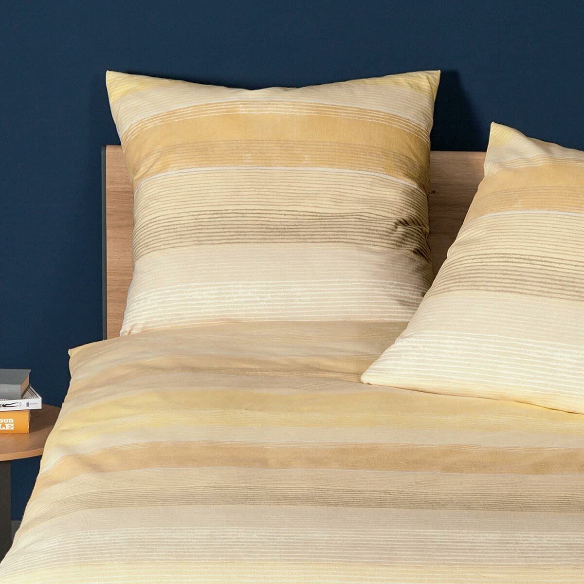 janine-davos-feinbiber-bettw-sche-200x200-cm-2x-80x80-cm-honiggold image 3