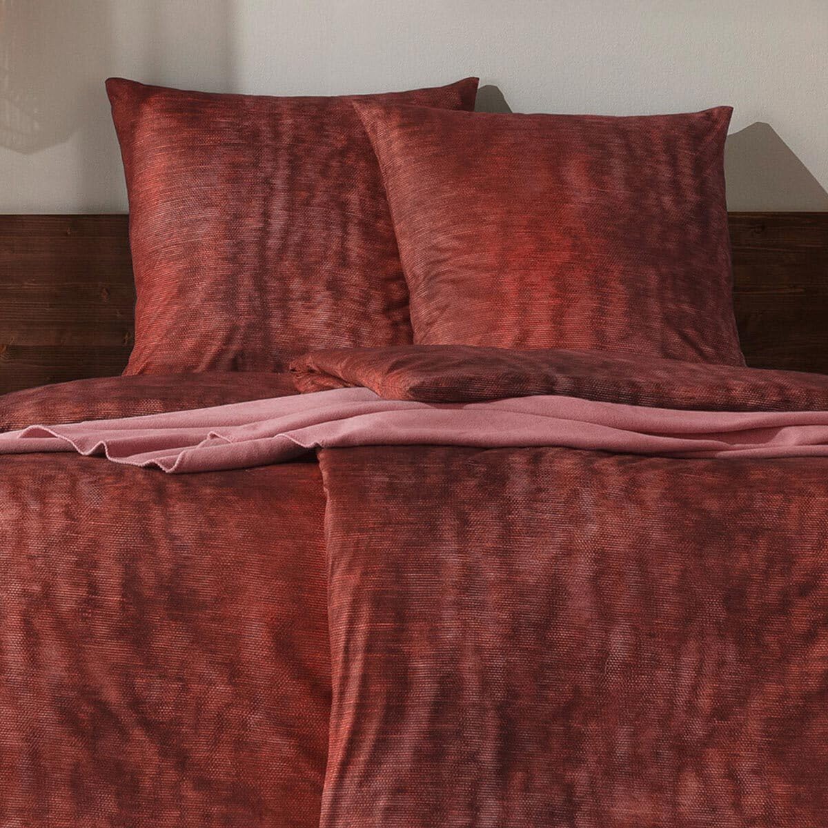 estella-arno-bettw-sche-135x200-cm-80x80-cm-bordeaux-farbverlauf-mako-jersey image 5