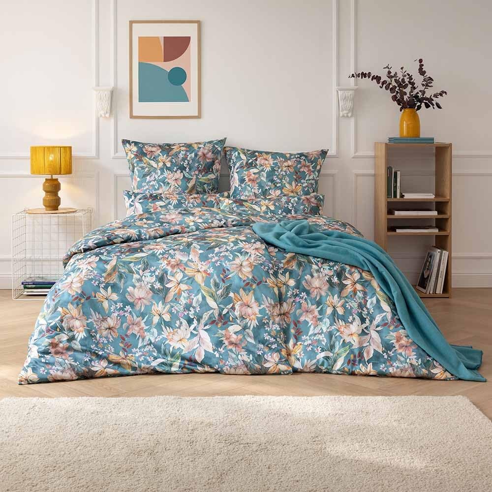 estella-estera-mako-satin-bettw-sche-155x220-blautanne-bl-ten-lilien-7960-581 image 1