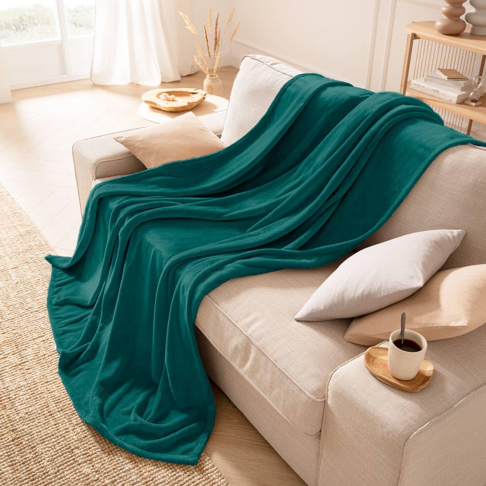 estella-polarflausch-kuscheldecke-cyan-150x200 image 4